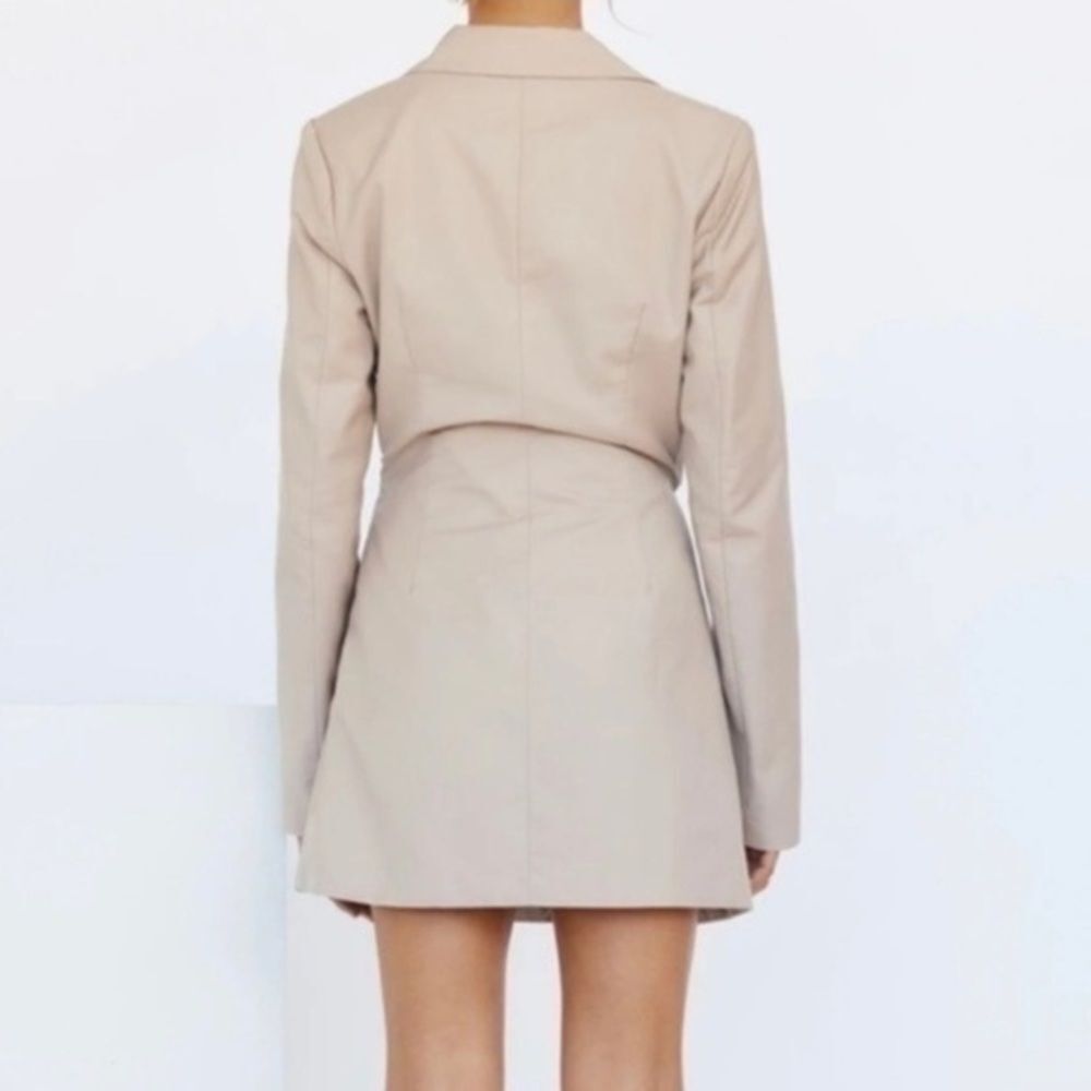 Lioness Women's S NWT Beige Deep Plunge Fitted Long Sleeve Mini Blazer Dress New - Picture 3 of 7